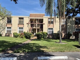 7320 NW 18th St in Margate, FL - Building Photo