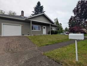 2410 Lily Ave in Eugene, OR - Building Photo - Building Photo
