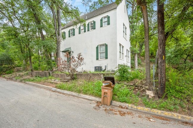 property at 3115 Benelva Dr