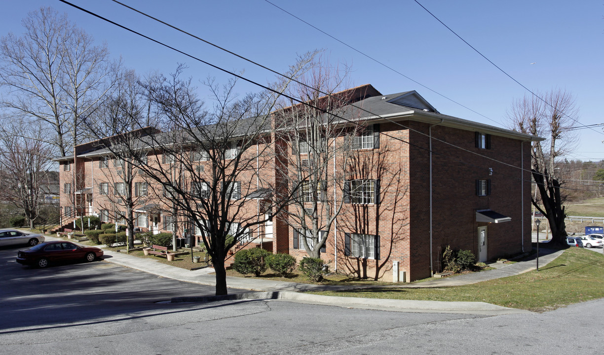 East Winds Apartments in Hendersonville, NC - Building Photo