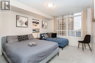 3888 Duke of York Blvd in Mississauga, ON - Building Photo - Building Photo