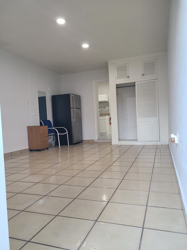 8126 W 15th Ave, Unit B in Hialeah, FL - Building Photo - Building Photo