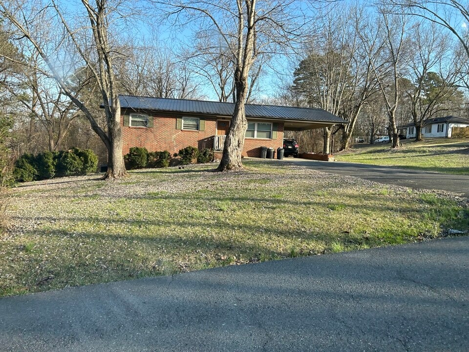 1811 Ogle Dr SE in Cleveland, TN - Building Photo