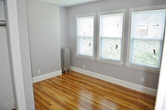 169 Harvard St, Unit 1 in Medford, MA - Foto de edificio - Building Photo