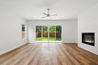 241 Athenia Dr in Fort Worth, TX - Foto de edificio - Building Photo