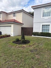 10225 NW 57th Terrace in Doral, FL - Building Photo - Building Photo