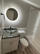 38 Moseley Ave, Unit #1 in Newburyport, MA - Foto de edificio - Building Photo