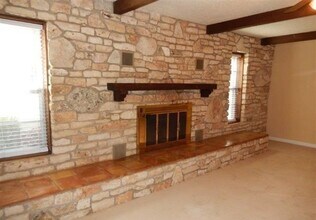 106 Suttles Ave in San Marcos, TX - Building Photo - Building Photo