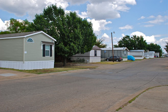 Mesquite Greens in Dallas, TX - Building Photo - Building Photo