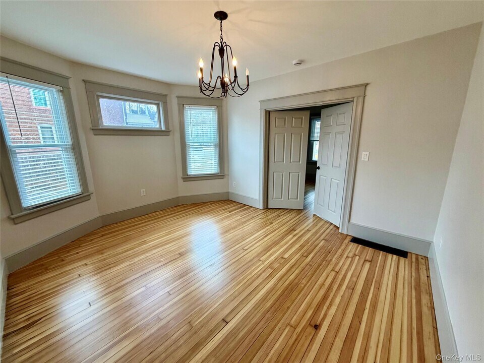 11 Franklin St in Poughkeepsie, NY - Building Photo