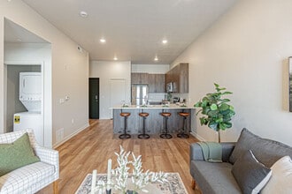 Riverwalk Apartments in Idaho Falls, ID - Foto de edificio - Building Photo