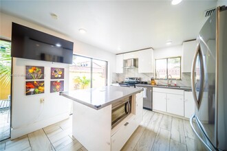 20429 NE 10th Ct Rd in Miami, FL - Building Photo - Building Photo