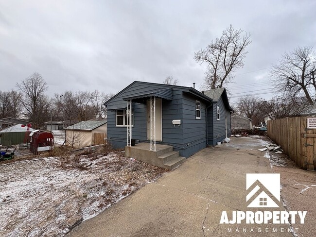 1925 S Lake Ave in Sioux Falls, SD - Building Photo - Building Photo