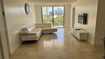 210 174th St in Sunny Isles Beach, FL - Building Photo