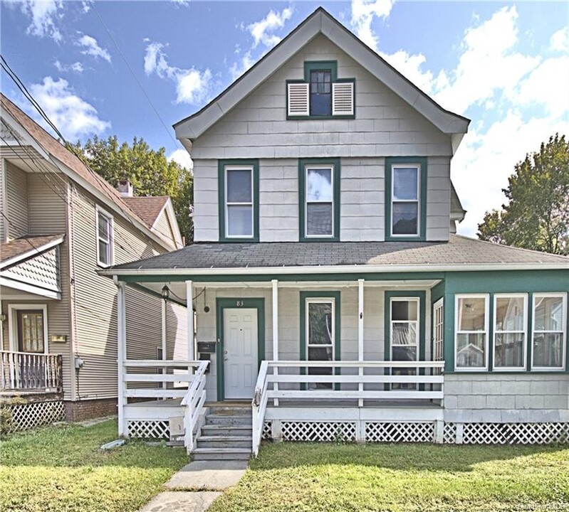 83 Hudson St-Unit -APT 1 B Front in Port Jervis, NY - Foto de edificio