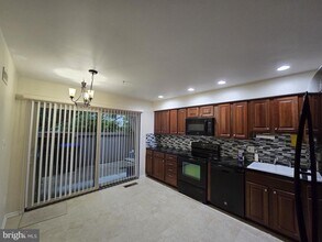 11721 Newbridge Ct in Reston, VA - Building Photo - Building Photo