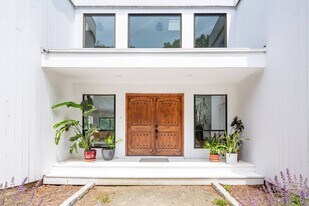 404 Water Mill Towd Rd in Southampton, NY - Building Photo