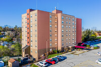 Saint Therese Court in Munhall, PA - Foto de edificio - Primary Photo