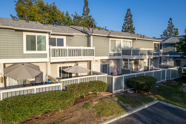 Brittany Park Townhomes in Ontario, CA - Building Photo - Building Photo