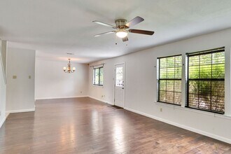 7501 Gaines Mill Ln in Austin, TX - Foto de edificio - Building Photo