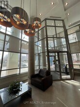 3504 Hurontario St in Mississauga, ON - Building Photo - Building Photo