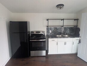 3019 E 12th St in Austin, TX - Building Photo - Building Photo