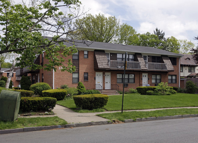 Glenwood Gardens in East Orange, NJ - Foto de edificio - Building Photo