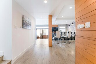 11911 Magnolia Blvd in Valley Village, CA - Building Photo - Building Photo