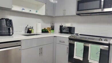 4158 Inverrary Dr in Lauderhill, FL - Building Photo - Building Photo