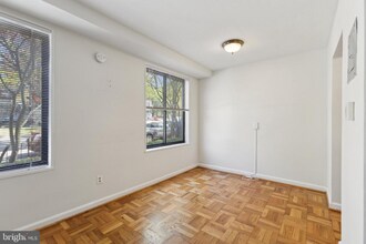 5112 MacArthur Blvd in Washington, DC - Building Photo - Building Photo