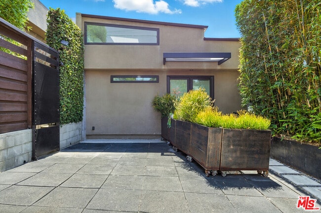 2722 6th St in Santa Monica, CA - Foto de edificio - Building Photo