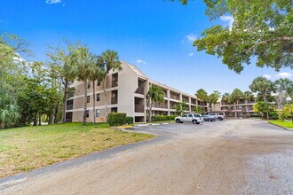 8777 Shadow Wood Blvd in Coral Springs, FL - Building Photo - Building Photo