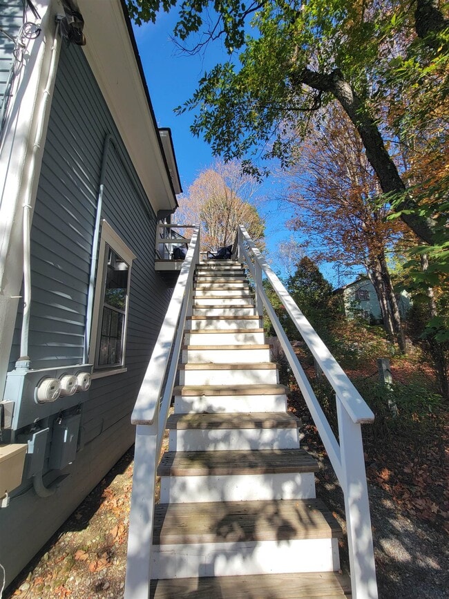 75 Summer St in Bristol, NH - Building Photo - Building Photo