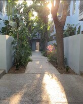 735 N Sycamore Ave in Los Angeles, CA - Building Photo