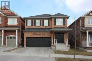 23 Penndutch Cir in Whitchurch-Stouffville, ON - Building Photo