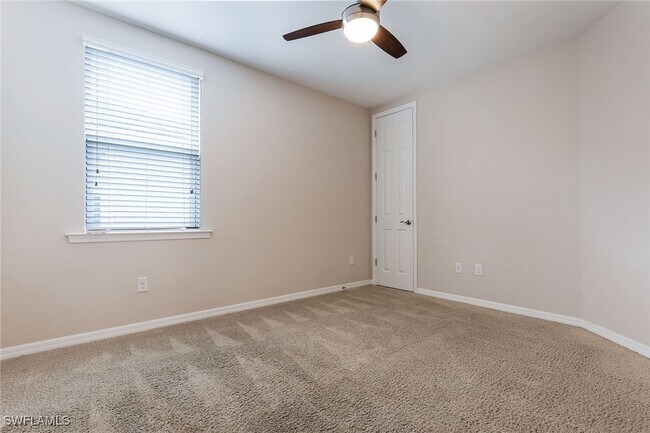 14533 Edgewater Cir in Naples, FL - Building Photo - Building Photo