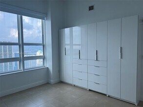 950 Brickell Bay Dr in Miami, FL - Building Photo - Building Photo