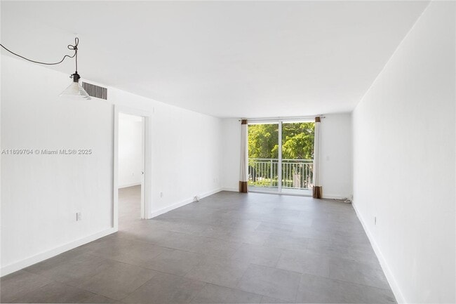 1045 10th St in Miami Beach, FL - Building Photo - Building Photo