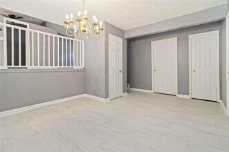 6925 Cainwood Dr in Atlanta, GA - Building Photo - Building Photo