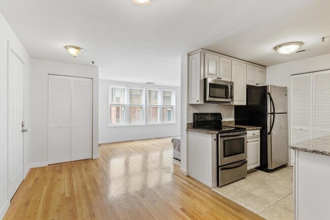 122 Tudor St, Unit C in Boston, MA - Building Photo - Building Photo