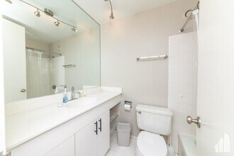 345 W Fullerton Pkwy in Chicago, IL - Building Photo - Building Photo