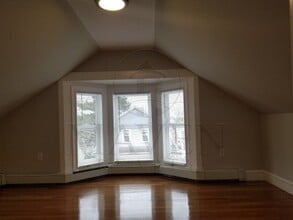 35 Whitfield Rd, Unit 3 in Somerville, MA - Building Photo - Building Photo