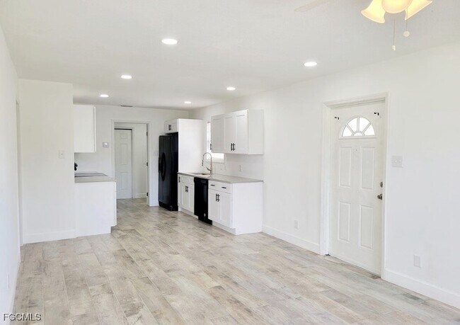 9765 Montana Ct in Bonita Springs, FL - Building Photo - Building Photo