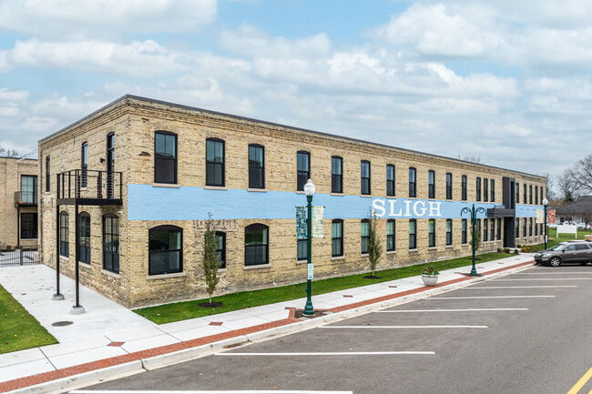 Sligh Town Homes and Apartments in Zeeland, MI - Foto de edificio - Building Photo