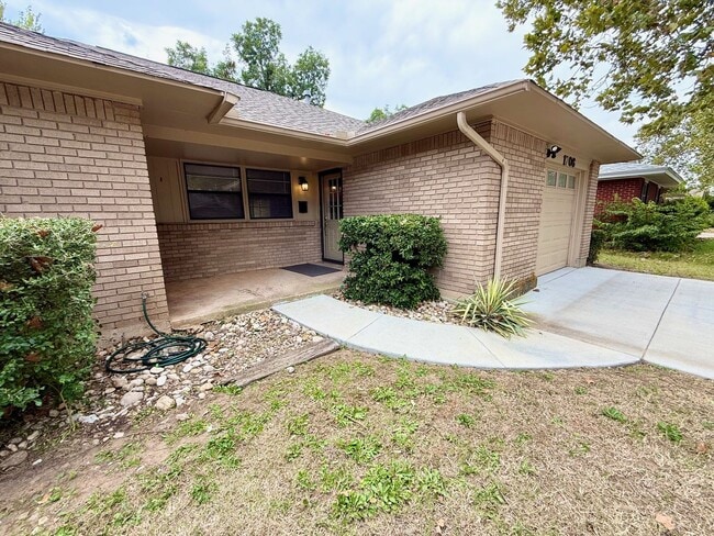 1706 Canterbury St in Norman, OK - Building Photo - Building Photo