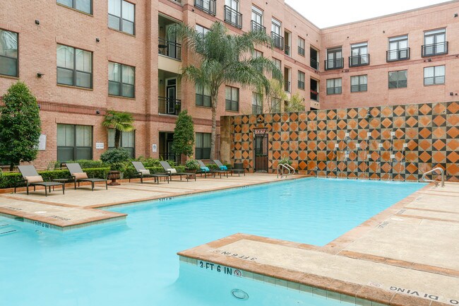 Camden Plaza in Houston, TX - Building Photo - Building Photo