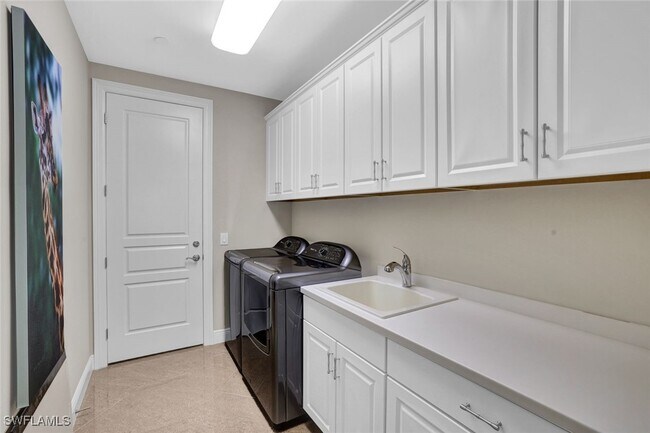 property at 2772 Tiburon Blvd E