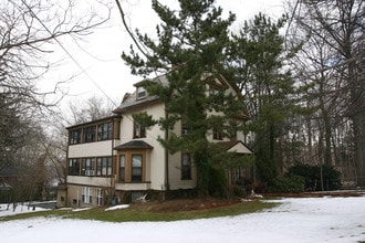 42 Dwight Pl in Englewood, NJ - Foto de edificio - Building Photo