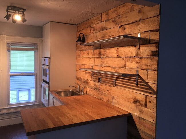 918 South Westnedge Ave, Unit #2 in Kalamazoo, MI - Building Photo - Building Photo