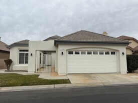 11182 Country Club Dr in Apple Valley, CA - Building Photo